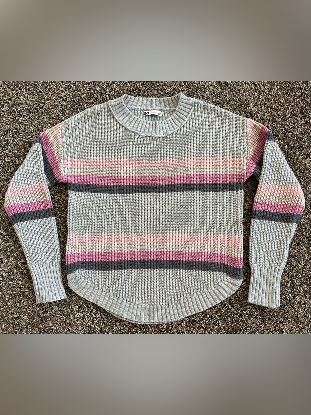 Women’s SO Cozy Shirttail Hem Pullover Sweater size Small (pink/gray)